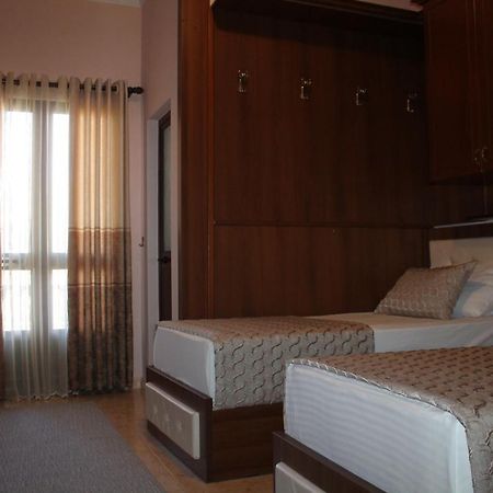 Mahall' e Kryethuit Hotel Hasmegaj מראה חיצוני תמונה