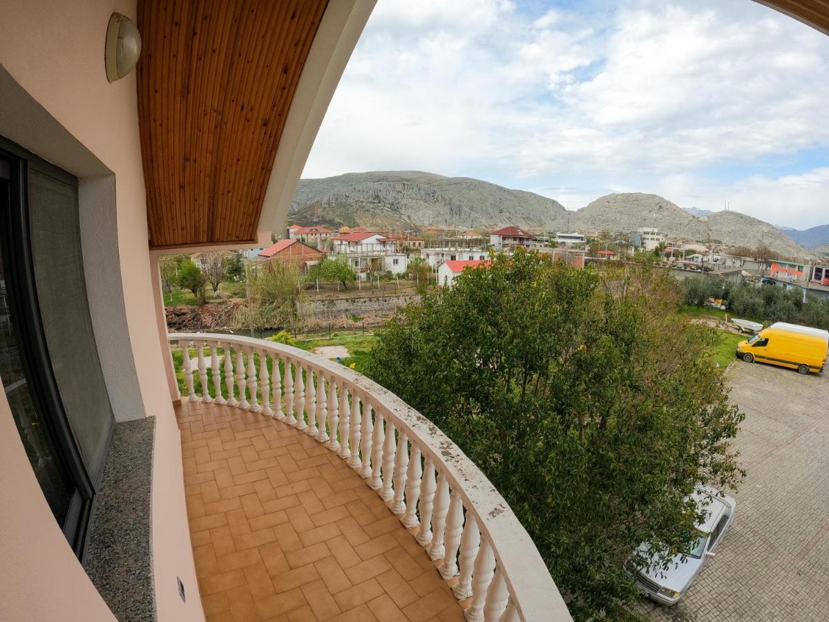 Mahall' e Kryethuit Hotel Hasmegaj מראה חיצוני תמונה