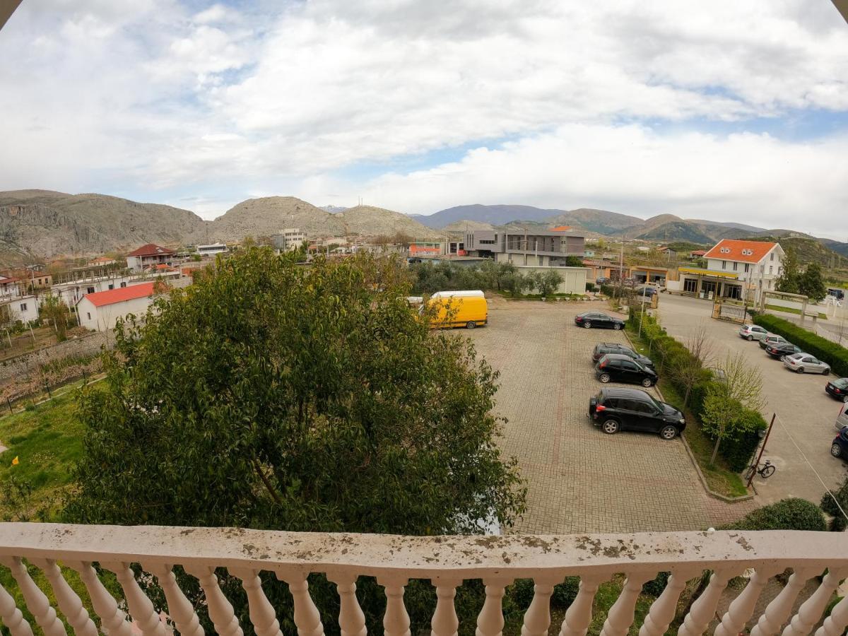 Mahall' e Kryethuit Hotel Hasmegaj מראה חיצוני תמונה