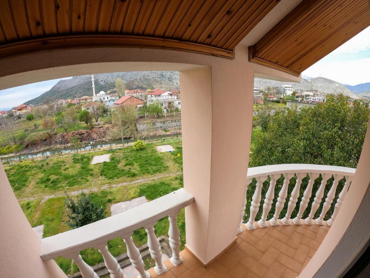 Mahall' e Kryethuit Hotel Hasmegaj מראה חיצוני תמונה