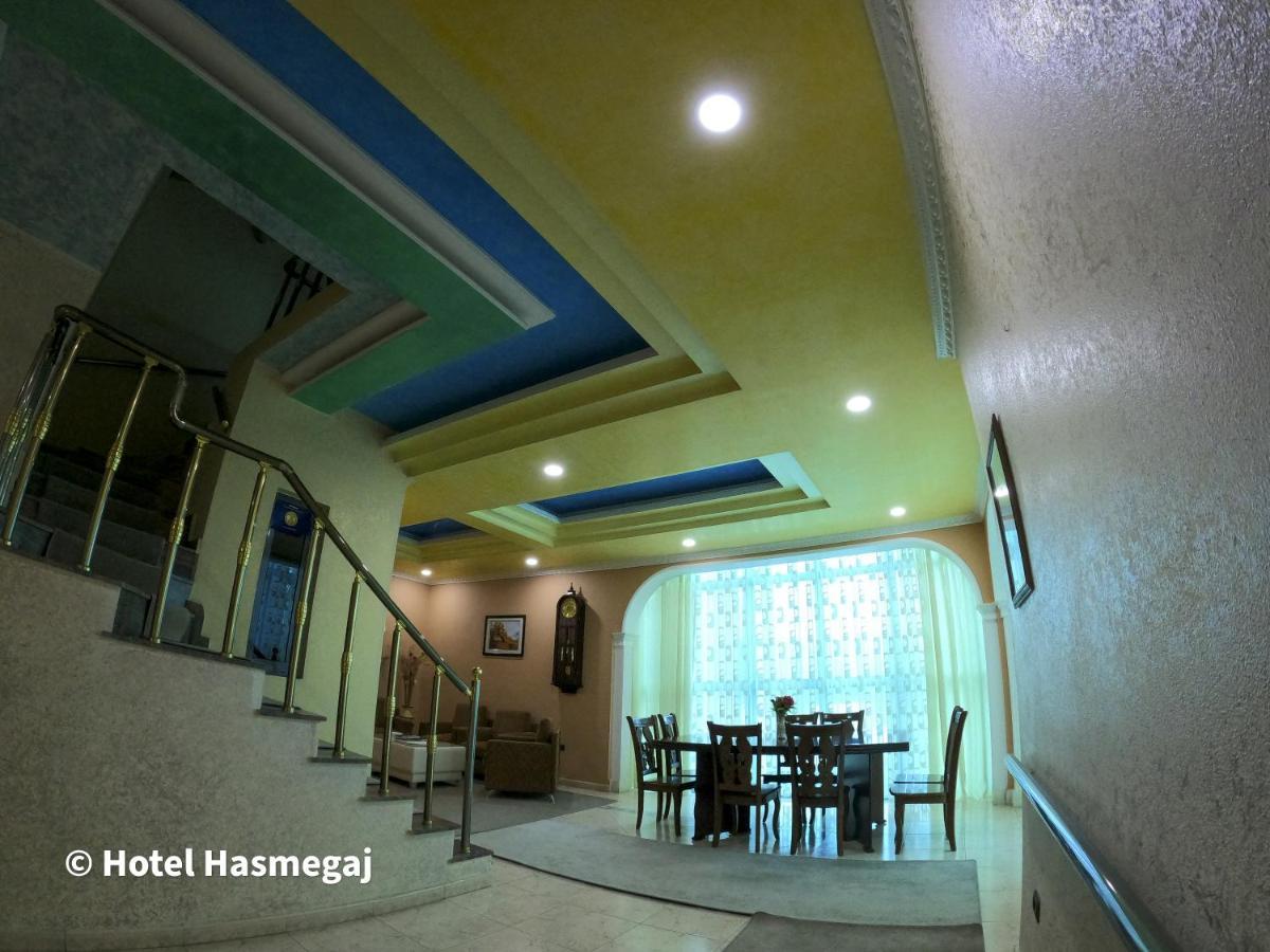 Mahall' e Kryethuit Hotel Hasmegaj מראה חיצוני תמונה