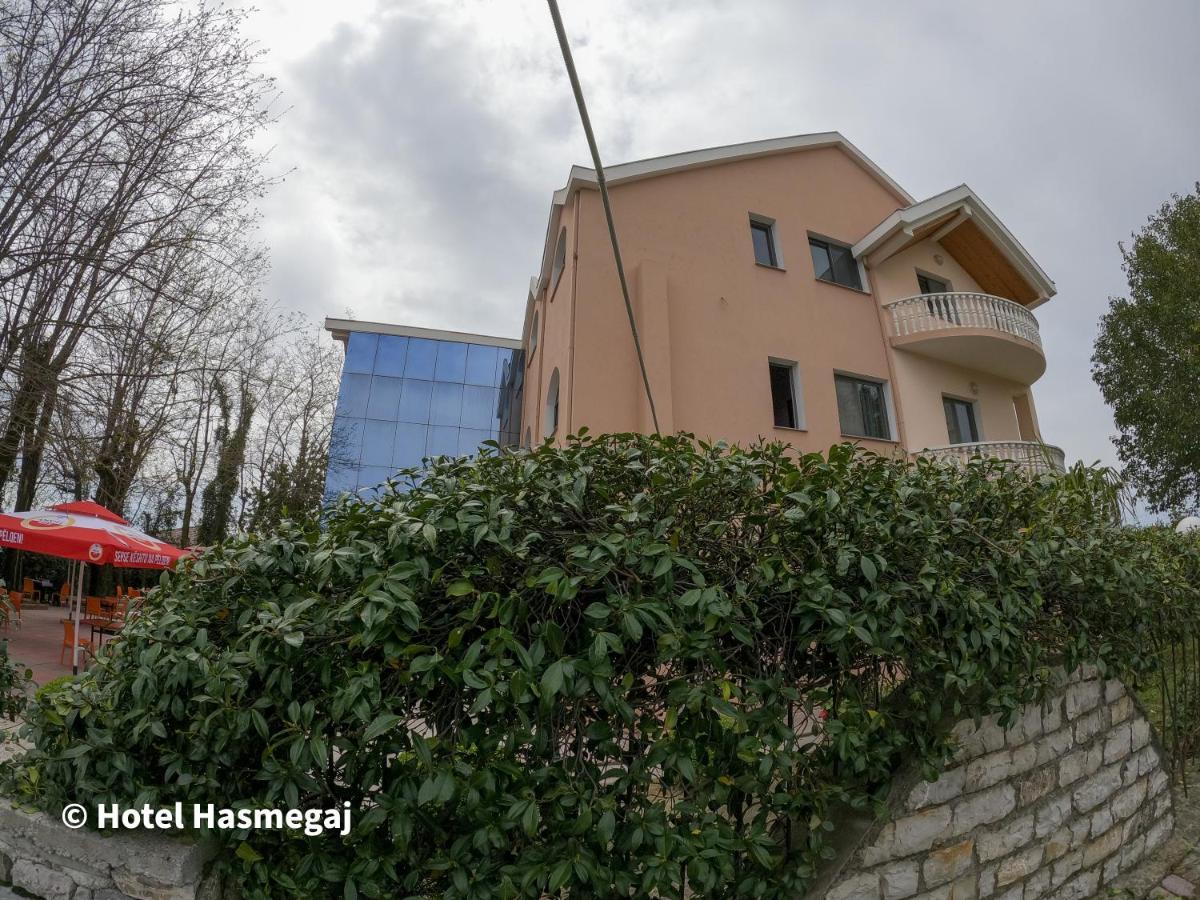 Mahall' e Kryethuit Hotel Hasmegaj מראה חיצוני תמונה