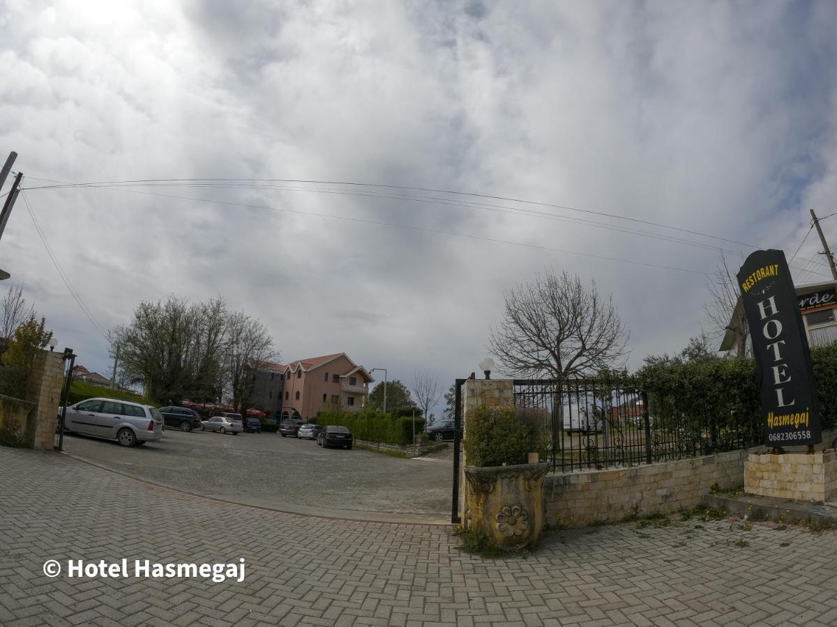 Mahall' e Kryethuit Hotel Hasmegaj מראה חיצוני תמונה