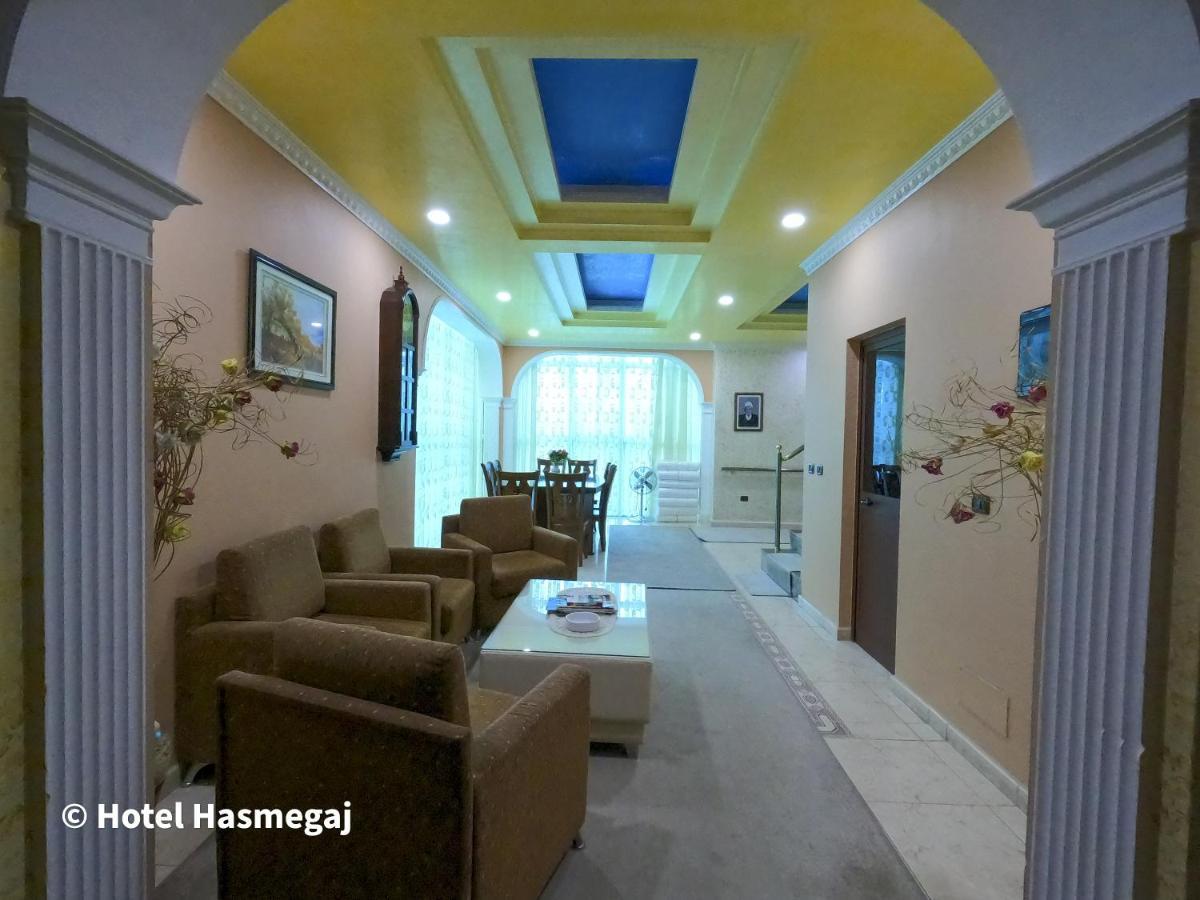 Mahall' e Kryethuit Hotel Hasmegaj מראה חיצוני תמונה
