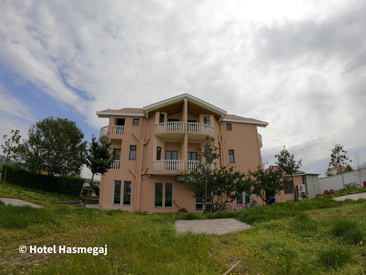 Mahall' e Kryethuit Hotel Hasmegaj מראה חיצוני תמונה
