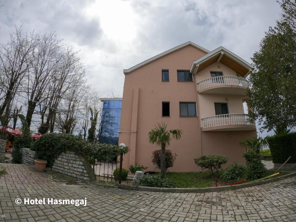 Mahall' e Kryethuit Hotel Hasmegaj מראה חיצוני תמונה