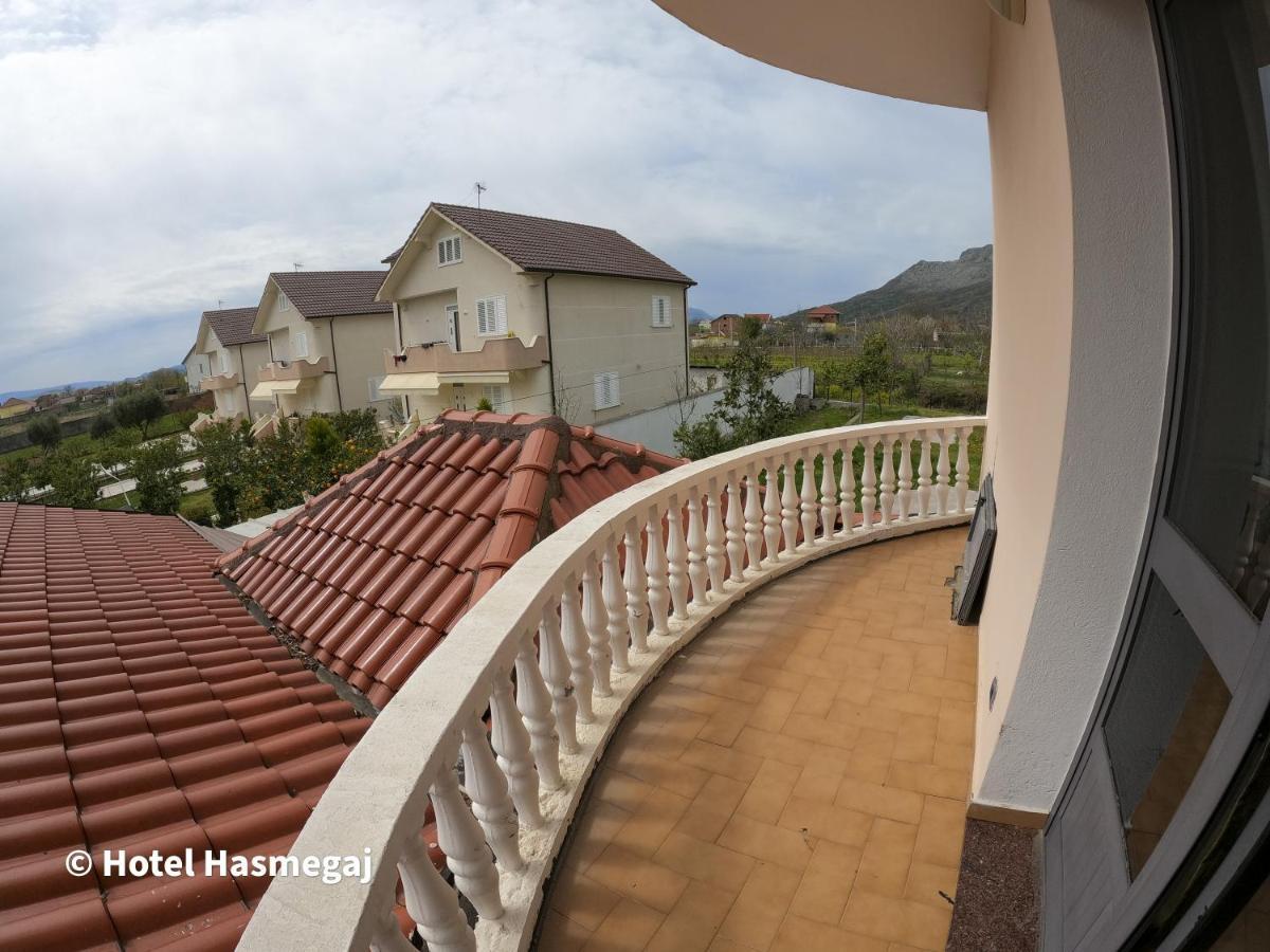 Mahall' e Kryethuit Hotel Hasmegaj מראה חיצוני תמונה