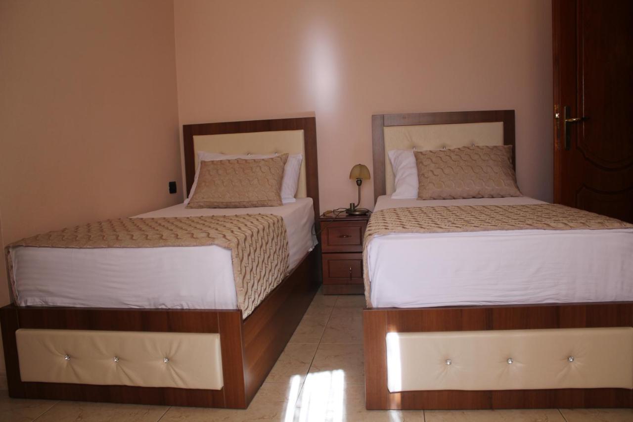 Mahall' e Kryethuit Hotel Hasmegaj מראה חיצוני תמונה