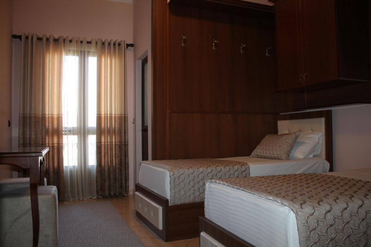 Mahall' e Kryethuit Hotel Hasmegaj מראה חיצוני תמונה
