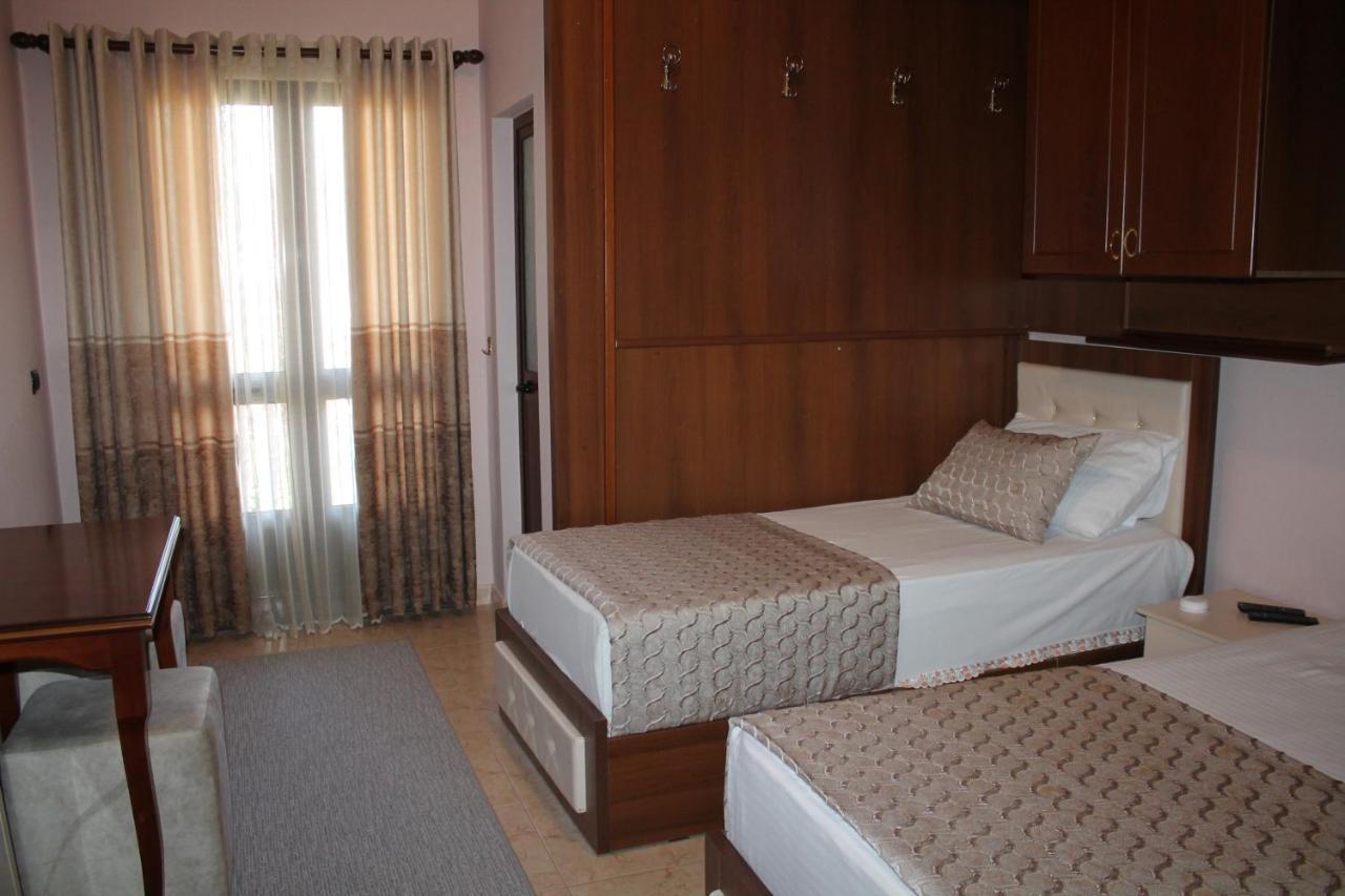 Mahall' e Kryethuit Hotel Hasmegaj מראה חיצוני תמונה