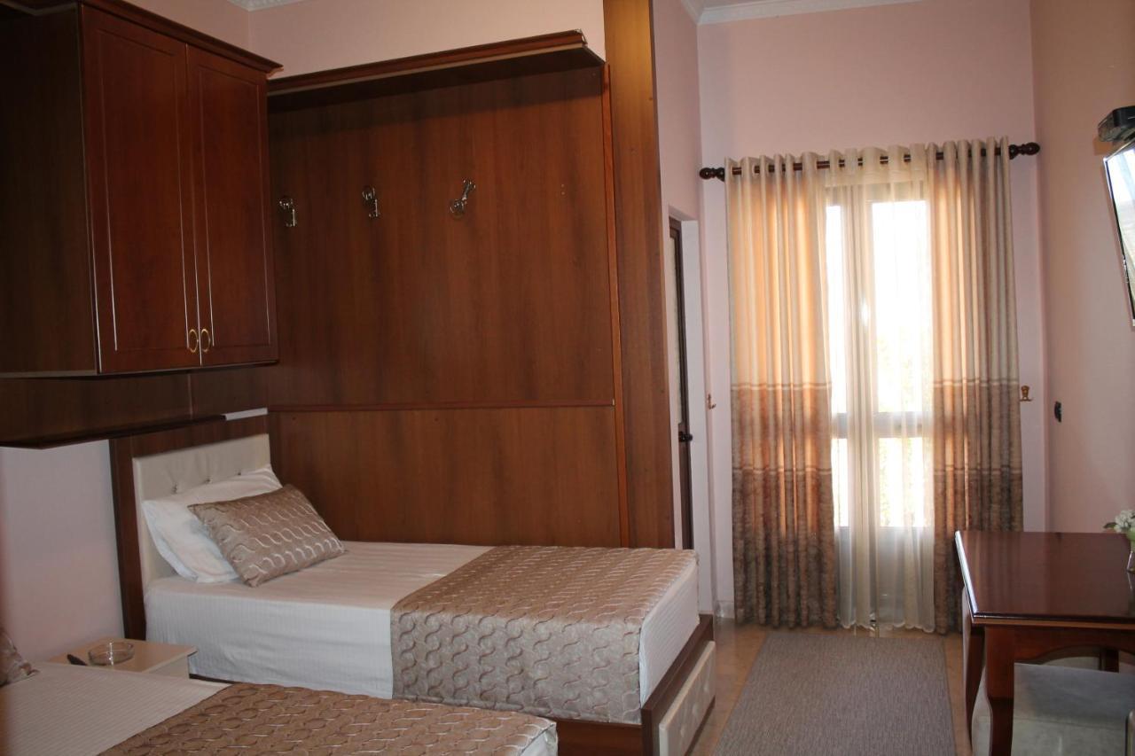 Mahall' e Kryethuit Hotel Hasmegaj מראה חיצוני תמונה