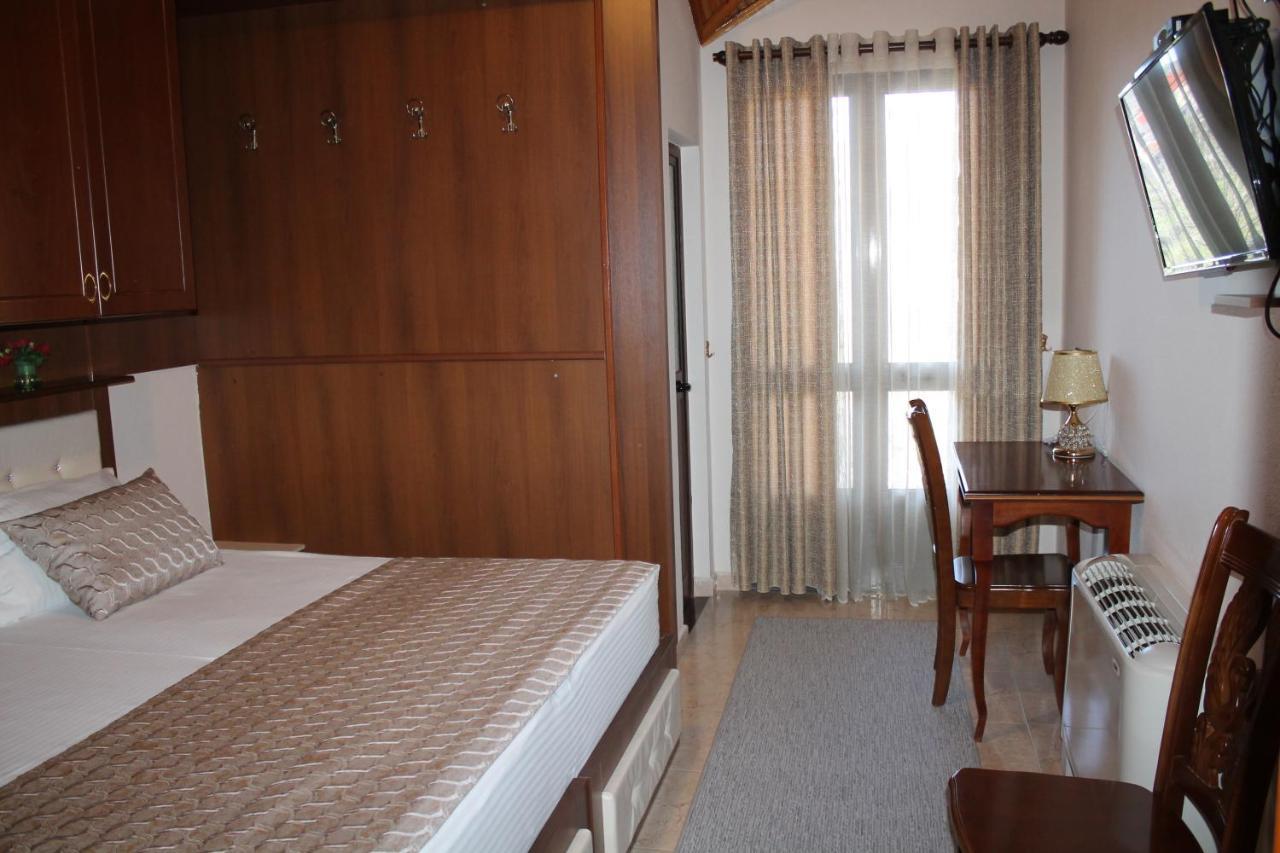 Mahall' e Kryethuit Hotel Hasmegaj מראה חיצוני תמונה