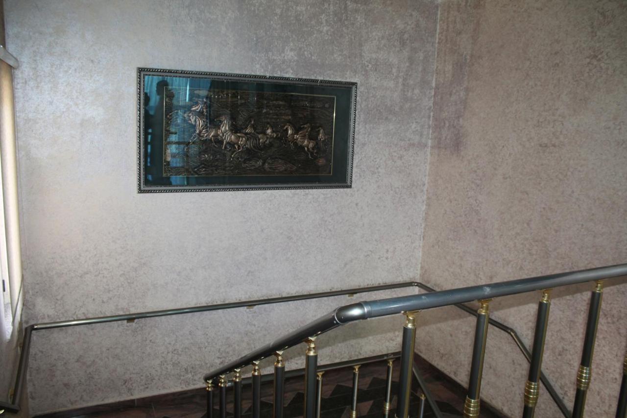 Mahall' e Kryethuit Hotel Hasmegaj מראה חיצוני תמונה