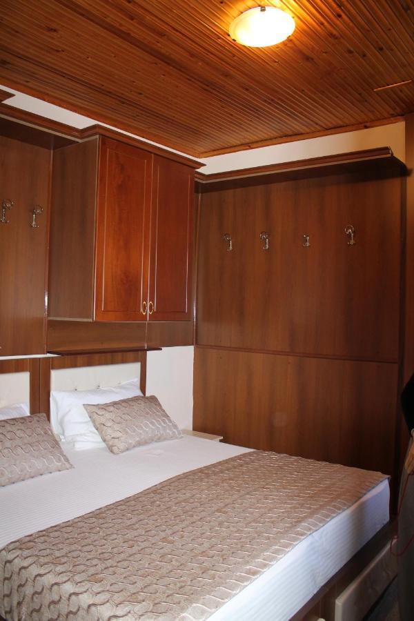 Mahall' e Kryethuit Hotel Hasmegaj מראה חיצוני תמונה