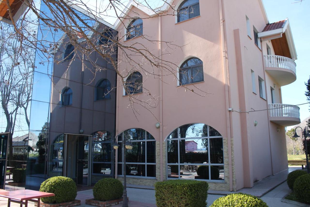 Mahall' e Kryethuit Hotel Hasmegaj מראה חיצוני תמונה